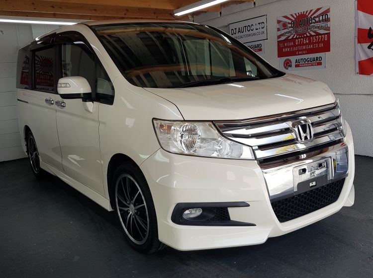 now sold thanks!!!!!Honda stepwagon spada 2.0 automatic white 8 seater japanese import 2009 in stock -fresh import -please quote 117