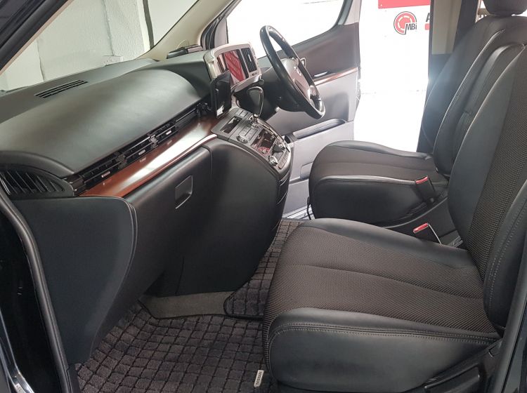 now sold thanks!!!!!Nissan Elgrand e51 2.5 automatic 8 seater black MPV 2wd +4wd fresh import 06 in stock grade 4 please quote -123