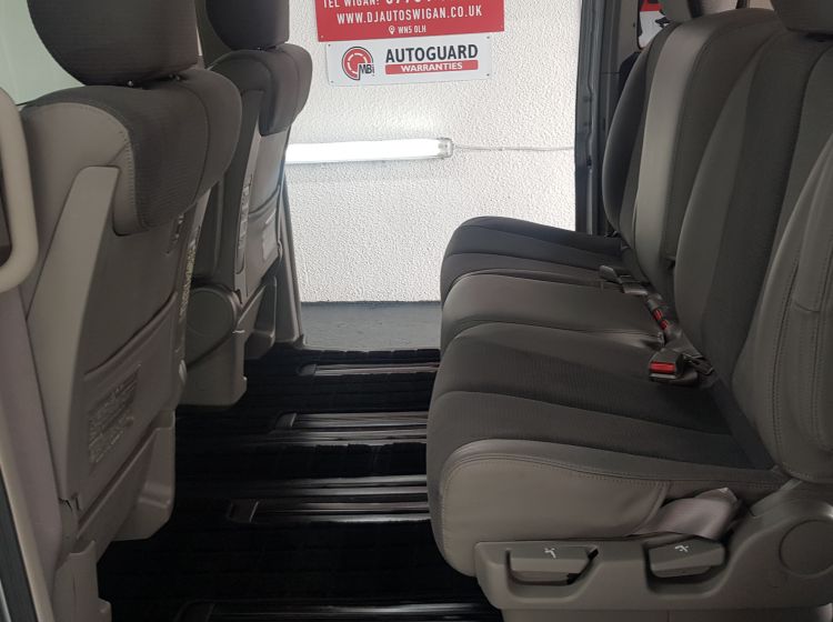 now sold thanks!!!!Nissan Elgrand 3.5 automatic 8 seater silver /sunroofs/curtains only 52k miles black alloy wheels-please quote 129