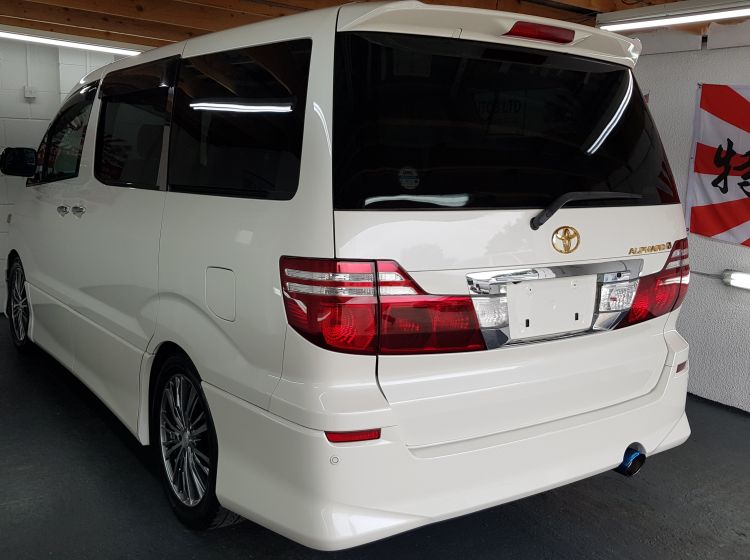 now sold thanks!!!!!Toyota Alphard 2.4 white petrol automatic 8 seater mpv japanese import 2006 in stock- please quote 142