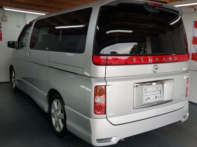 now sold thanks!!!!!!Nissan Elgrand e51 2.5 automatic 8 seater silver MPV day van fresh import 2008 in stock -series 3- please quote 144