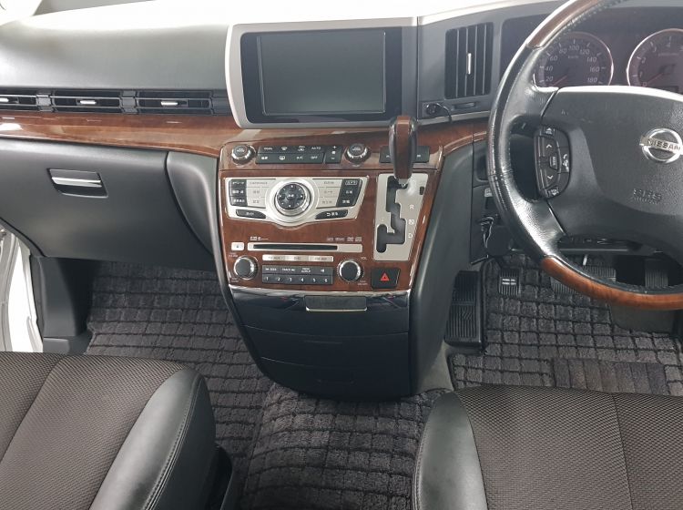 now sold thanks!!!!!!Nissan Elgrand e51 2.5 automatic 8 seater silver MPV day van fresh import 2008 in stock -series 3- please quote 144