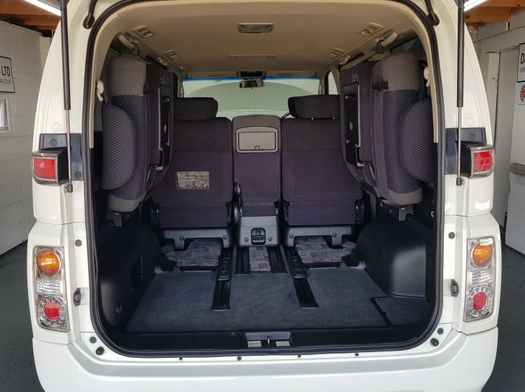 now sold thanks!!!!!!Nissan Elgrand e51 rider s 3.5 automatic 8 seater white japanese import 2006 in stock-ready to go-please quote 164-4 new tyres