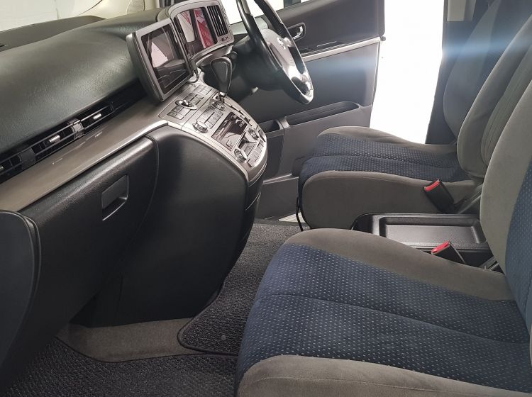 now sold thanks-165-Nissan Elgrand e51 rider 2.5 auto 8 seats elec -curtains/sunroof fresh japanese import 05 	in stock grade 4-b please quote 165