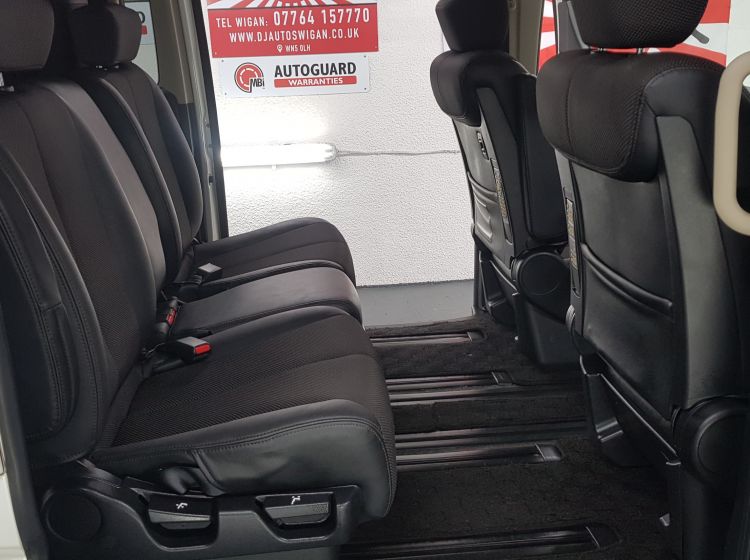 now sold thanks!!!!!Nissan Elgrand e51 2.5 automatic 8 seater e/curtains fresh japanese import 2007 in stock grade 4-b- please quote 172