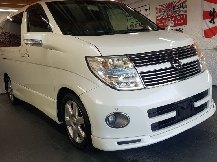 now sold thanks!!!!!!!184-Nissan elgrand e51 white 2.5 auto 8 leather seats fresh japanese import 08 in stock 360 camera view-please quote 184