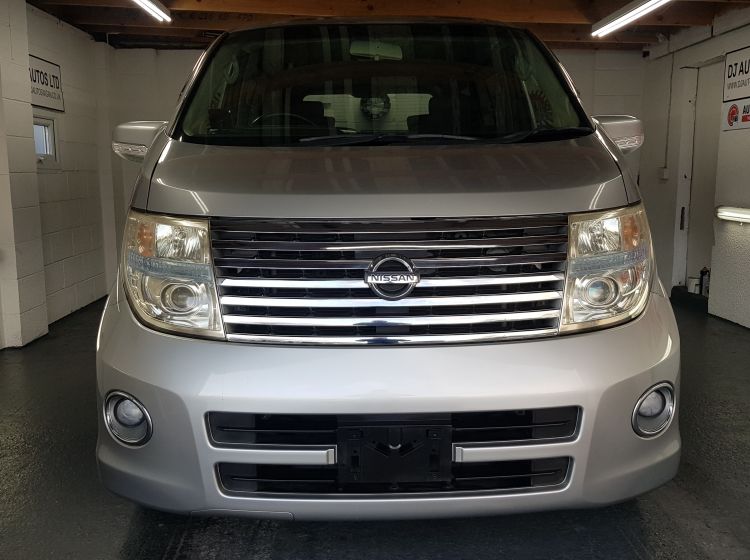 now sold thanks!!!!!!185-Nissan Elgrand e51 2.5 automatic 8 seater silver 4wd+2wd japanese import 05  excellent condition please quote 185