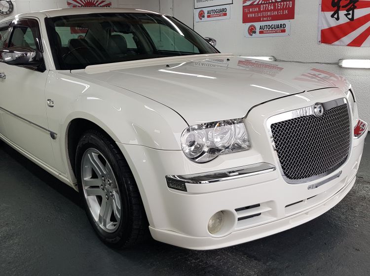 now sold thanks!!!!!!186-Chrysler 300C 5.7 V8 Hemi auto white fresh japanese import corrosion free excellent condition - please quote 186