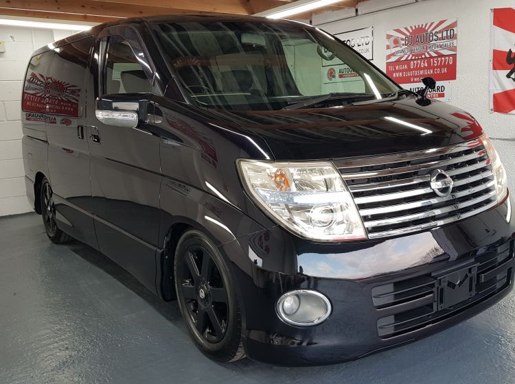 now sold thanks!!!!!!!206-Nissan Elgrand 2.5 automatic 8 seater black fresh japanese import  2007 -powder coated alloys-please quote 206