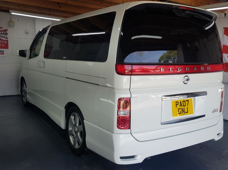 now sold thanks!!!!!!!211 nissan elgrand e51 s2 in pearl white 3.5 automatic 8 seater fresh japanese import only 63k miles warranted-2007-please quote 211