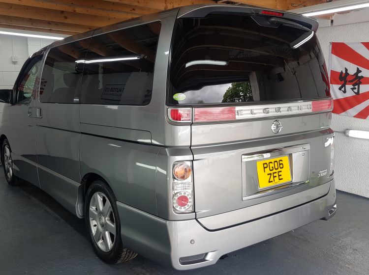 214 nissan elgrand e51 s2 in grey 2.5 4wd switchable 2wd automatic 8 seater fresh japanese import only 63k miles warranted-2006-please quote 214