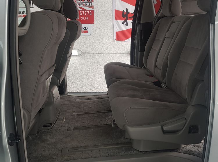 now sold thanks!!!!!!!237-Toyota alphard 2.4 automatic silver fresh japanese import 8 seats ulez compliant excellent condition px and finance poss 6 months warranty quote 237