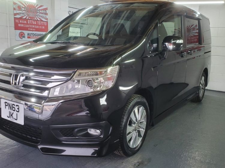 358-Honda stepwagon spada 2.0 automatic in black 7 seats fresh japanese import 47k miles 2013 -excellent condition fresh japanese-please quote 358 to reserve me