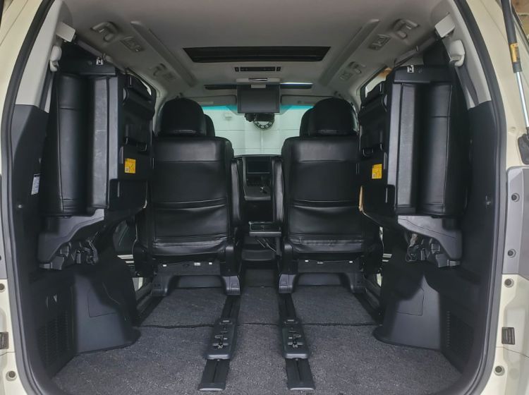 384 Toyota Alphard 2.4 petrol auto 7 seats sunroofs fresh japanese import 2012	in excellent condition 50k miles warranted please quote 384