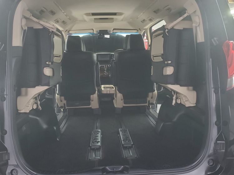 403-Toyota Alphard 2.5 auto black automatic 4wd only 51k miles 2015 -excellent condition 4.5 grade -please quote 403 to reserve me!!!!!!