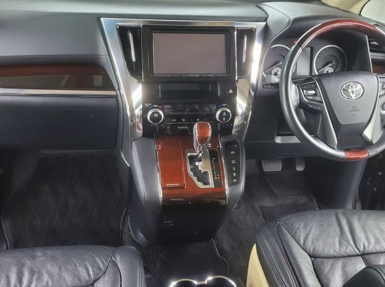 403-Toyota Alphard 2.5 auto black automatic 4wd only 51k miles 2015 -excellent condition 4.5 grade -please quote 403 to reserve me!!!!!!