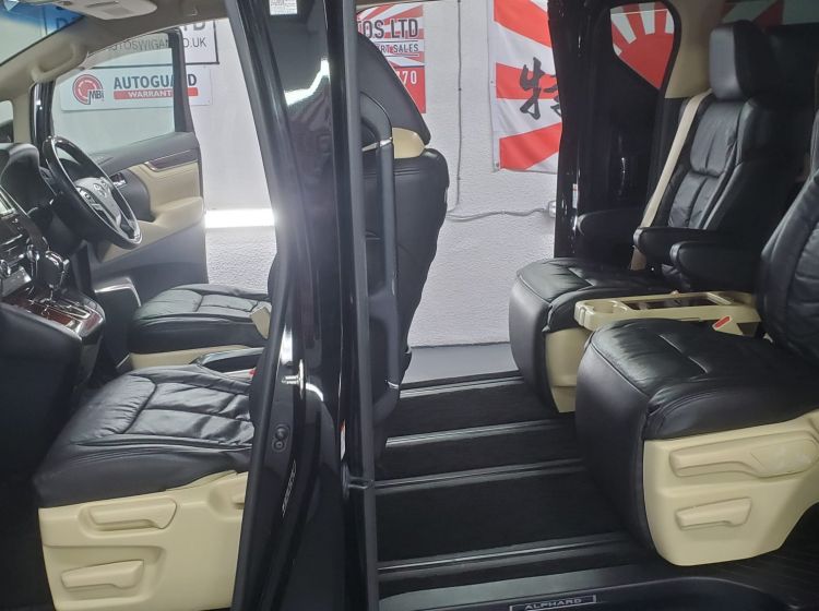 403-Toyota Alphard 2.5 auto black automatic 4wd only 51k miles 2015 -excellent condition 4.5 grade -please quote 403 to reserve me!!!!!!
