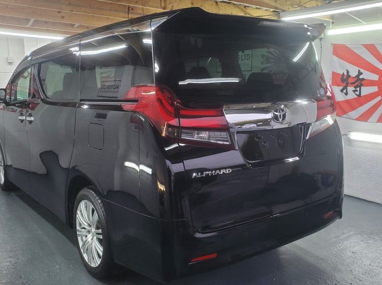 403-Toyota Alphard 2.5 auto black automatic 4wd only 51k miles 2015 -excellent condition 4.5 grade -please quote 403 to reserve me!!!!!!