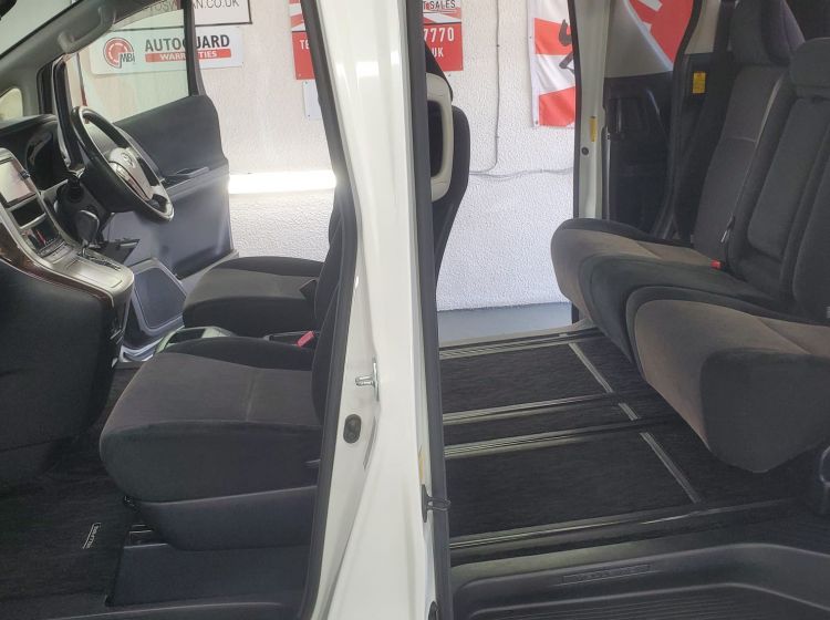 413-Toyota vellfire 2.4 auto 8 seats twin sunroofs fresh  japanese import 43k miles 2014 -excellent condition please quote 413 to reserve me!!!!