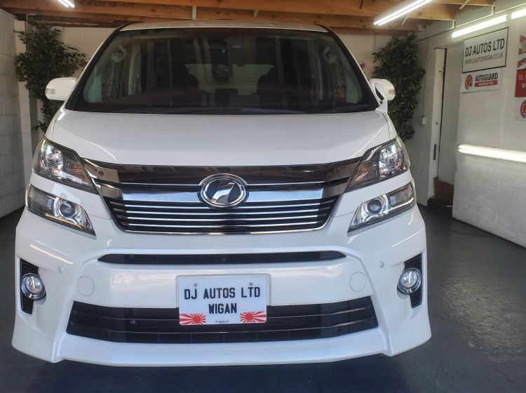 413-Toyota vellfire 2.4 auto 8 seats twin sunroofs fresh  japanese import 43k miles 2014 -excellent condition please quote 413 to reserve me!!!!