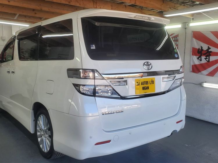 413-Toyota vellfire 2.4 auto 8 seats twin sunroofs fresh  japanese import 43k miles 2014 -excellent condition please quote 413 to reserve me!!!!