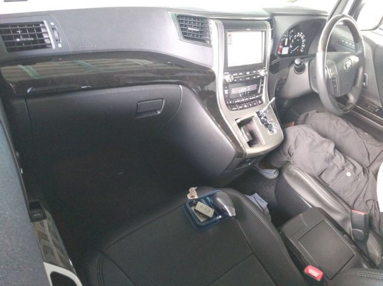 reserved deposit payed !!!!!!!!!!415-Toyota vellfire 3.5 4wd g edition auto 7 seats japanese import only 43k miles -due in january-please quote 415 to reserve me