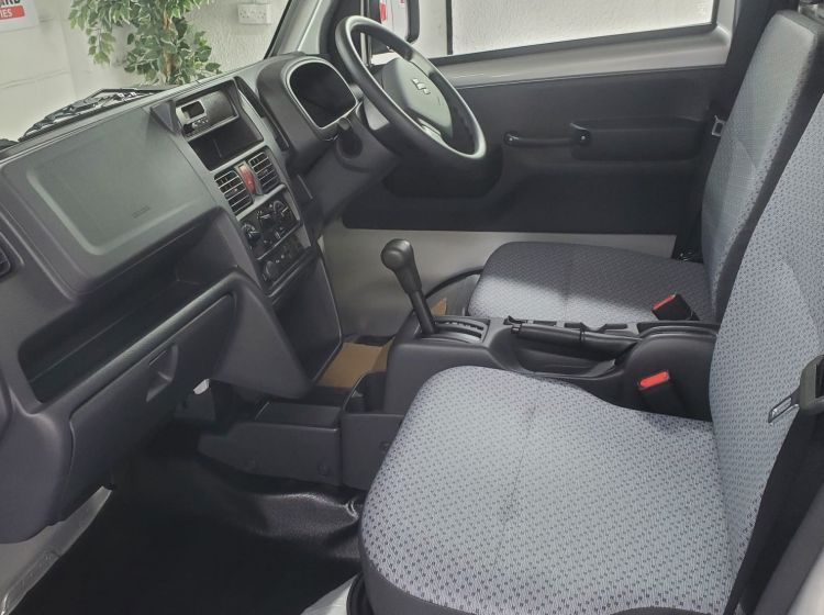 41-Suzuki carry mini pick up 660cc automatic 4wd japanese import delivery miles 2025 new condition