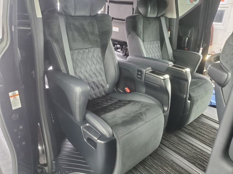 420-Toyota Alphard 2.5 black auto c pack 7 seat jap import 34k miles excellent condition 4.5 japanese grade- please quote 420 to reserve me