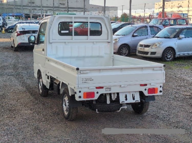 422-Nissan clipper mini pickup 660cc japanese import 12 delivery miles 2025 	due in january please quote 422 to reserve