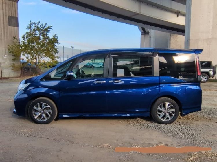 424-Honda stepwagon spada rp3 1.5 turbo auto blue japanese import 8 seats 2015 due in uk march -please quote 424 to reserve me