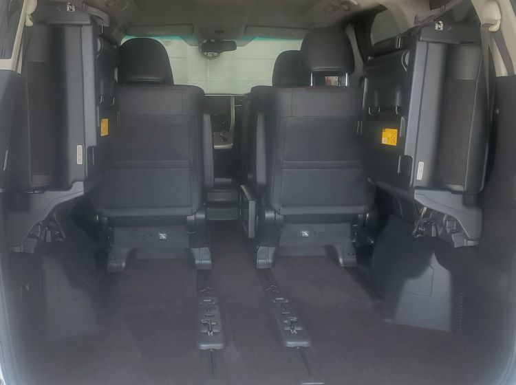 427-Toyota vellfire 2.4 auto golden eyes 7 seater japanese import only 18k miles 4.5 high grade 2013-please quote 427 to reserve me