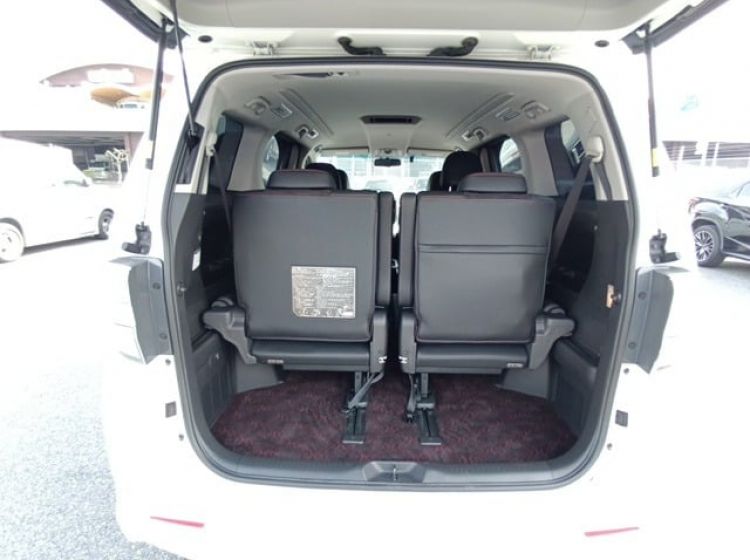 427-Toyota vellfire 2.4 auto golden eyes 7 seater japanese import only 18k miles 4.5 grade 2013 due in uk may-please quote 427 to reserve me