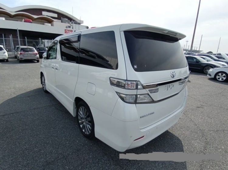 427-Toyota vellfire 2.4 auto golden eyes 7 seater japanese import only 18k miles 4.5 grade 2013 due in uk may-please quote 427 to reserve me
