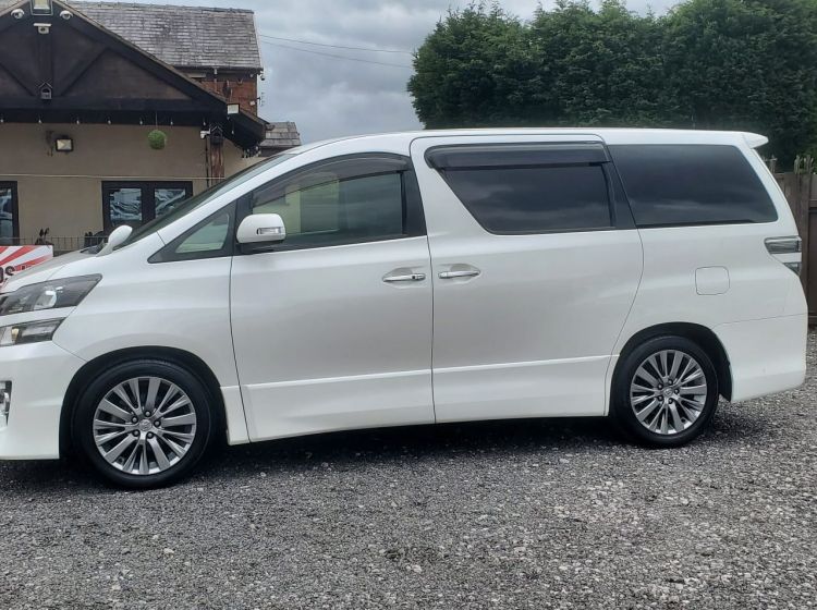 427-Toyota vellfire 2.4 auto golden eyes 7 seater japanese import only 18k miles 4.5 high grade 2013-please quote 427 to reserve me