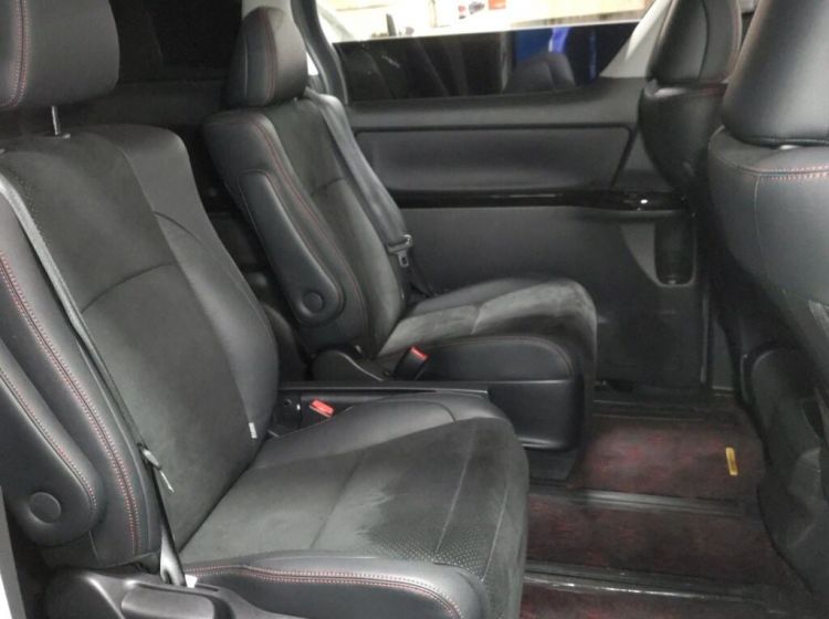 427-Toyota vellfire 2.4 auto golden eyes 7 seater japanese import only 18k miles 4.5 grade 2013 due in uk may-please quote 427 to reserve me