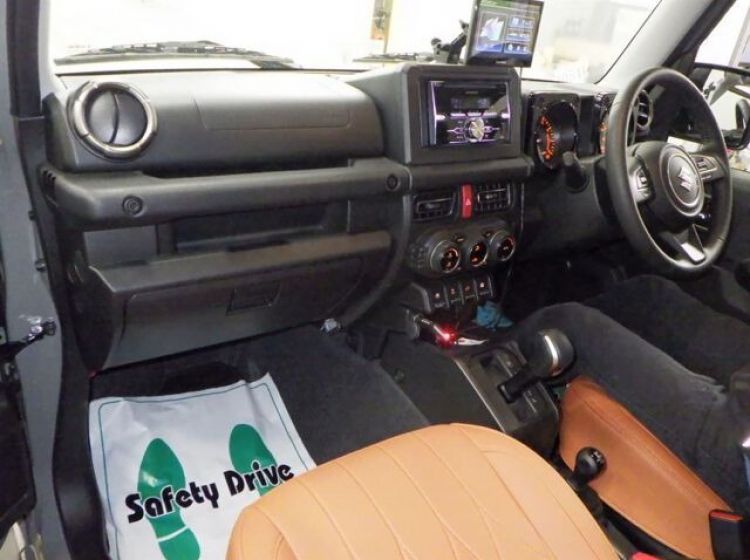 428 Suzuki jimny sierra 1.5 auto modified japanese import 3800 miles 2025 due may leather look seat covers fitted please quote 428