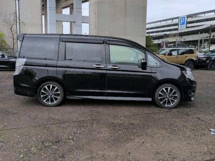 432-Honda stepwagon spada cool spirit 2.0 automatic black fresh japanese import 2013	6 months warranty- please quote 432 to reserve me