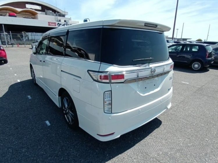 434-Nissan Elgrand e52 3.5cc auto 7 leather seater japanese import 2013 	due in september -please quote 434
