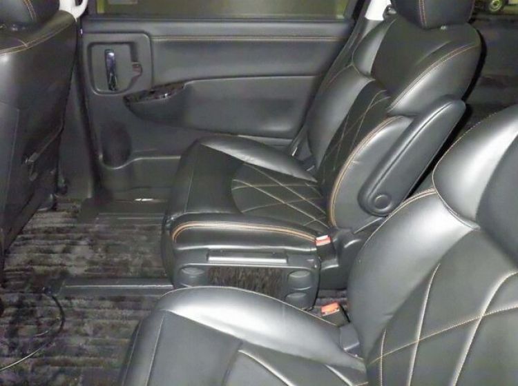 437-Nissan Elgrand e52 2.5cc automatic 7 leather seater fresh japanese import 2014 due in uk september-please quote 437