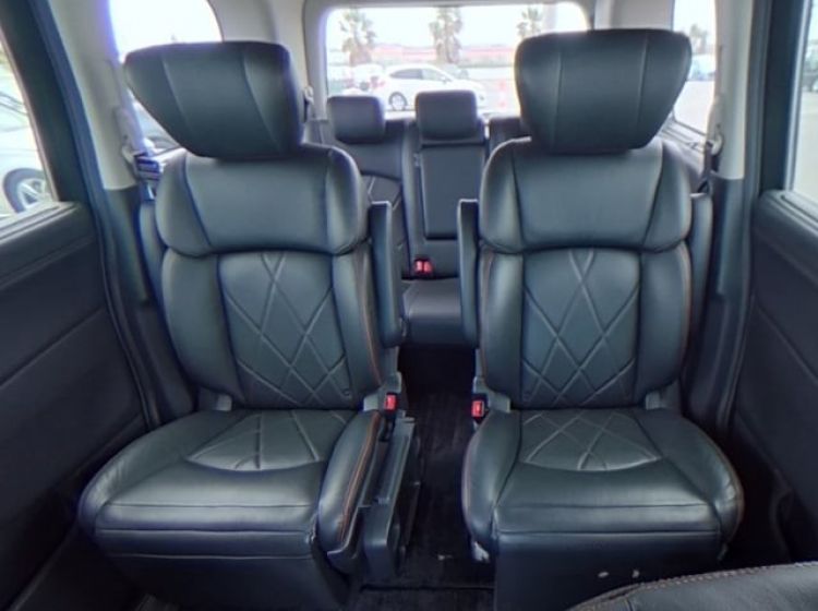 437-Nissan Elgrand e52 2.5cc automatic 7 leather seater fresh japanese import 2014 due in uk september-please quote 437