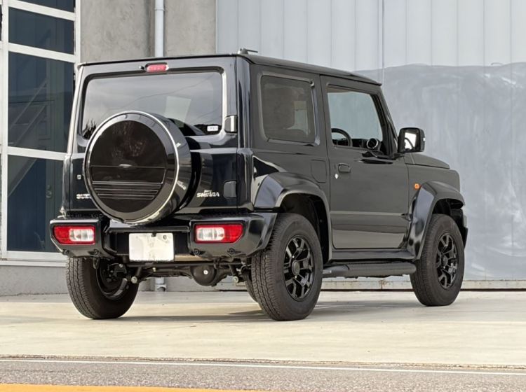 Suzuki jimny sierra 1.5 manual in black g wagon front japanese import 6000 miles 2025	due in uk september