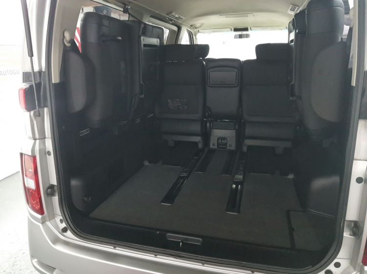 now sold thanks!!!!!!Nissan Elgrand 2.5 automatic 8 seater silver MPV day van corrosion free 05 In stock quote 83- excellent condition- px poss