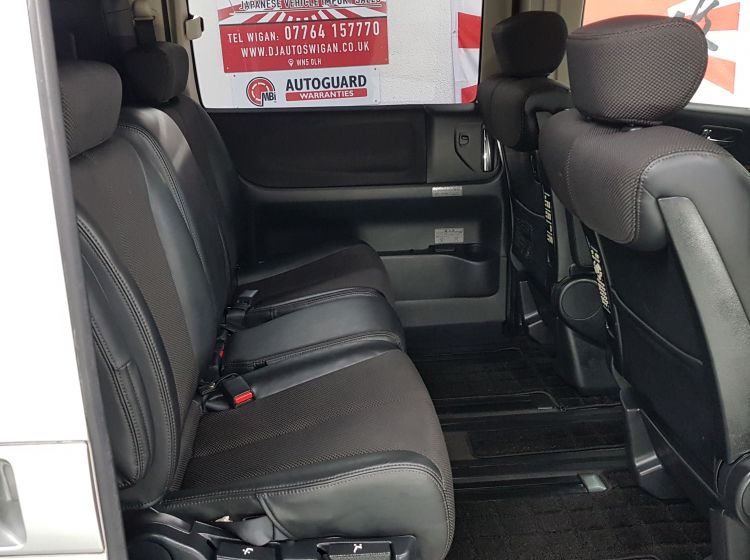 now sold thanks!!!!!!Nissan Elgrand 2.5 automatic 8 seater silver MPV day van corrosion free 05 In stock quote 83- excellent condition- px poss
