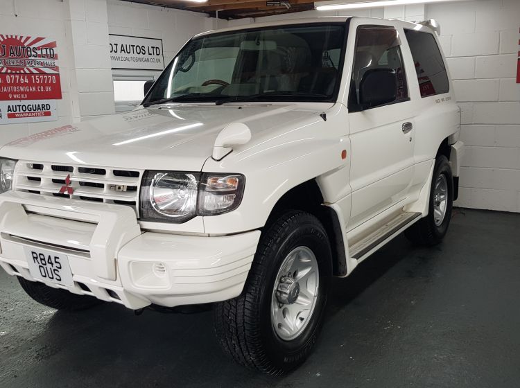 now sold thanks!!!!Mitsubishi Pajero 3 door 3500cc auto recaro seats rare classic jap import
