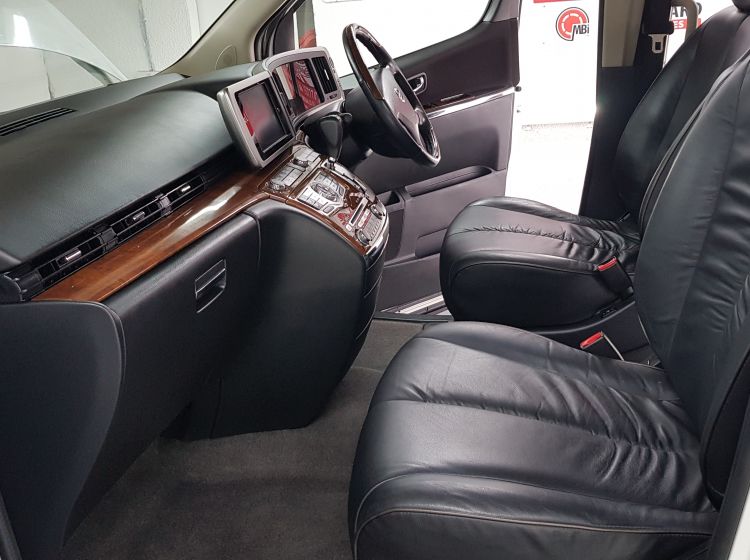 now sold thanks!!!!!Nissan Elgrand 2.5 automatic 8 seater white leather seats rust free fresh import in stock 2009 quote 98 -4 x new tyres fitted