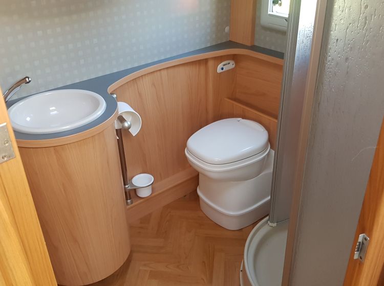 now sold thanks!!!!!!Burstner-Elegance-i591motorhome 3/4 berth 4 seatbelts 2006 with extras excellent condition px and finance 6 months warranty