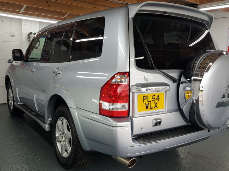 now sold thanks!!!!!!!!!Mitsubishi Pajero 3.0 automatic silver leather jap import rear camera -in stock corrosion free grade 4-b excellent condition only 64k 2005