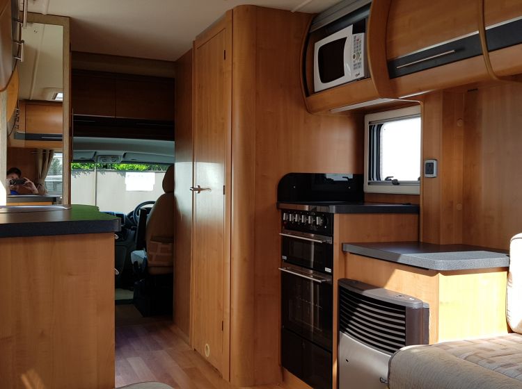 now sold thanks!!!!!!autotrail apache 3.0 diesel motorhome 634 u shape lounge 2 berth 3500 kg -2011 fsh 2 keys excellent condition px and finance welcome