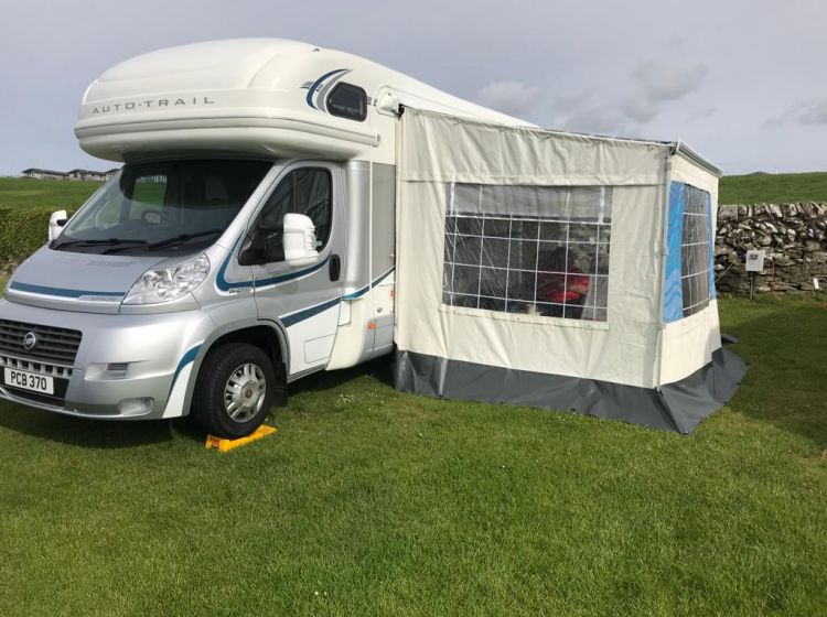 now sold thanks!!!!!!!!Fiat AUTO TRAIL APACHE 634 large u shape lounge 4 berth 2 seatbelt extras 2011 	fsh,safari room/sat nav/towbar px finance poss