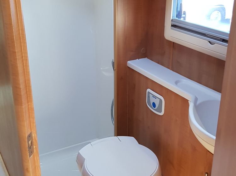 now sold thanks!!!!!!Autotrail Dekota 3.0 motorhome 4 berth 2 belts french bed only 14500 miles 2009 extras excellent condition px and finance 6 months warranty